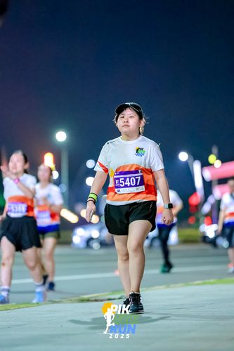 Race photo from PIK NITE RUN 2025