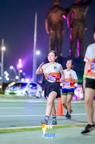 Race photo from PIK NITE RUN 2025