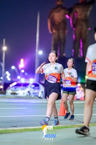Race photo from PIK NITE RUN 2025