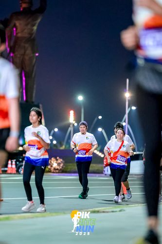 Race photo from PIK NITE RUN 2025