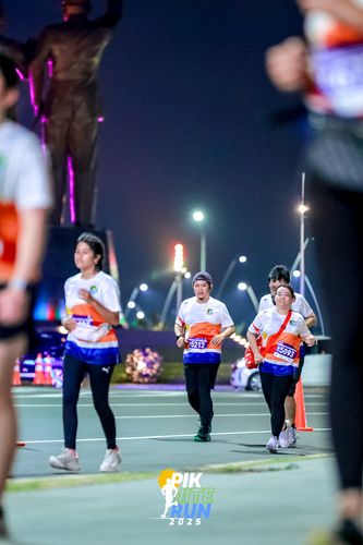 Race photo from PIK NITE RUN 2025