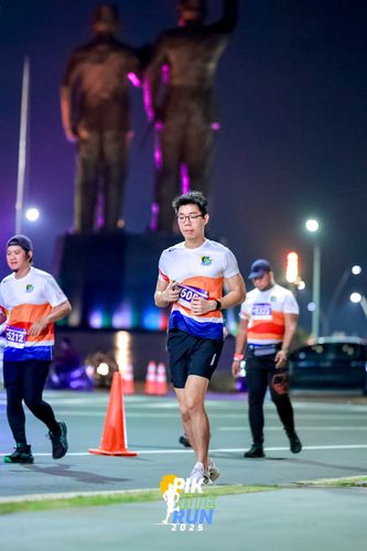 Race photo from PIK NITE RUN 2025