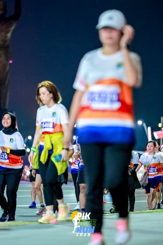 Race photo from PIK NITE RUN 2025