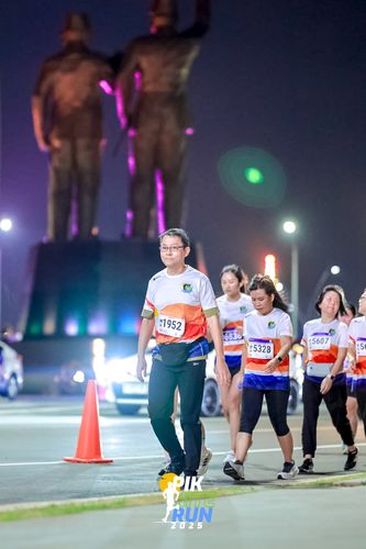 Race photo from PIK NITE RUN 2025
