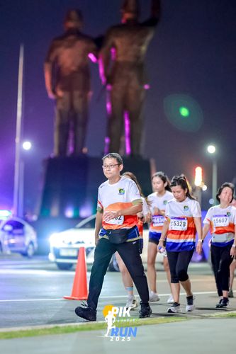 Race photo from PIK NITE RUN 2025