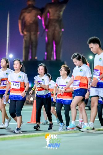 Race photo from PIK NITE RUN 2025