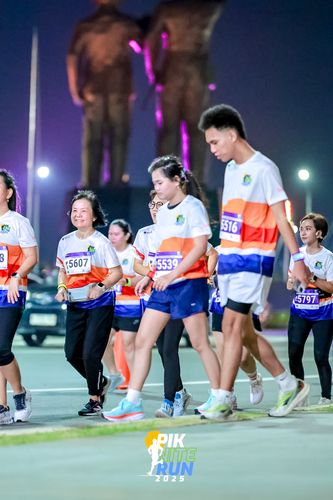 Race photo from PIK NITE RUN 2025