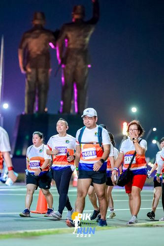 Race photo from PIK NITE RUN 2025