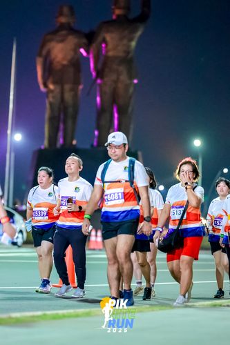 Race photo from PIK NITE RUN 2025