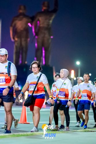 Race photo from PIK NITE RUN 2025