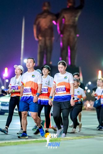 Race photo from PIK NITE RUN 2025
