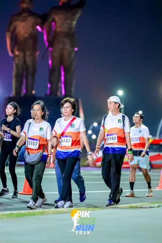 Race photo from PIK NITE RUN 2025