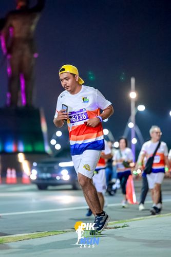 Race photo from PIK NITE RUN 2025