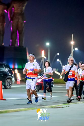 Race photo from PIK NITE RUN 2025