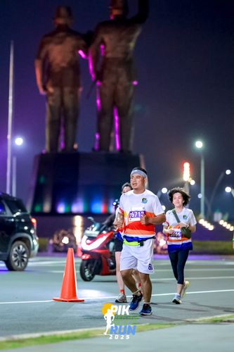 Race photo from PIK NITE RUN 2025
