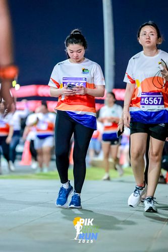 Race photo from PIK NITE RUN 2025