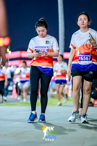 Race photo from PIK NITE RUN 2025