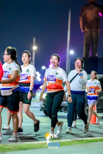Race photo from PIK NITE RUN 2025