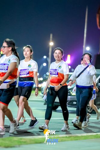Race photo from PIK NITE RUN 2025