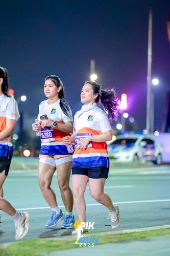 Race photo from PIK NITE RUN 2025