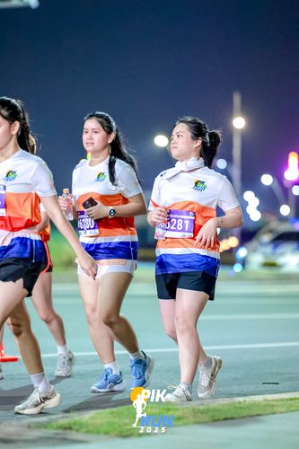 Race photo from PIK NITE RUN 2025