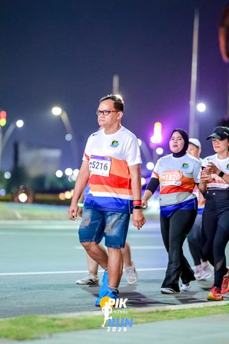 Race photo from PIK NITE RUN 2025