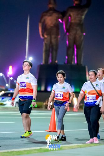 Race photo from PIK NITE RUN 2025