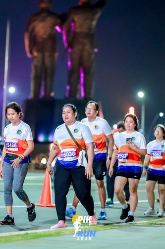 Race photo from PIK NITE RUN 2025
