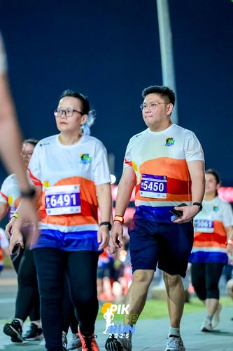 Race photo from PIK NITE RUN 2025