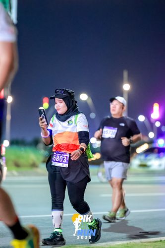 Race photo from PIK NITE RUN 2025
