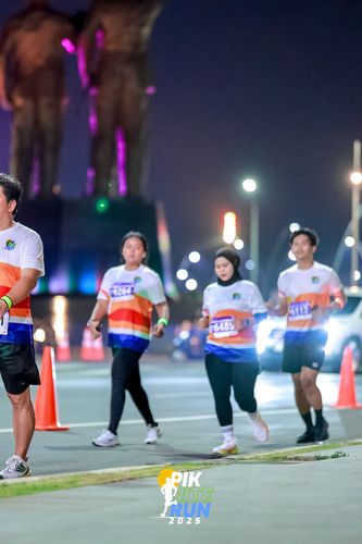 Race photo from PIK NITE RUN 2025