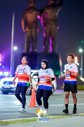 Race photo from PIK NITE RUN 2025