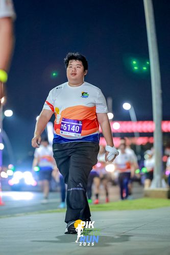 Race photo from PIK NITE RUN 2025