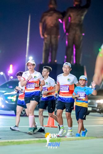 Race photo from PIK NITE RUN 2025