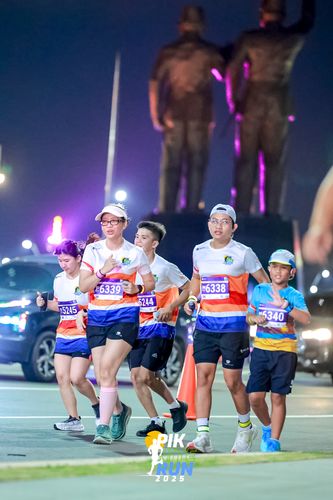 Race photo from PIK NITE RUN 2025