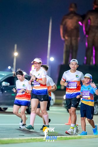 Race photo from PIK NITE RUN 2025