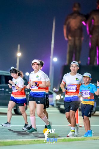 Race photo from PIK NITE RUN 2025