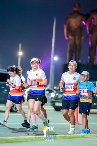 Race photo from PIK NITE RUN 2025