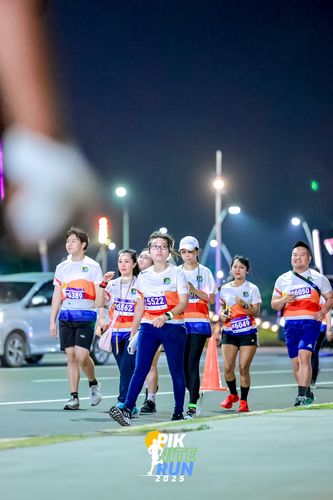 Race photo from PIK NITE RUN 2025