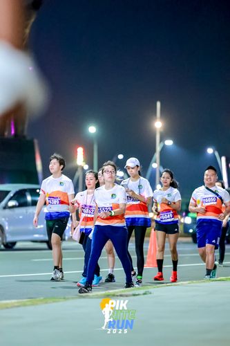 Race photo from PIK NITE RUN 2025
