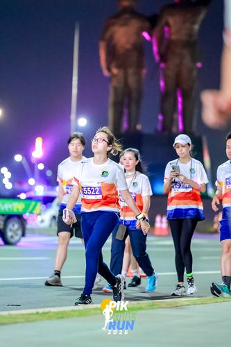Race photo from PIK NITE RUN 2025