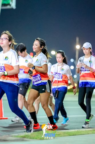Race photo from PIK NITE RUN 2025