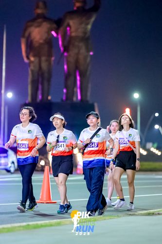Race photo from PIK NITE RUN 2025