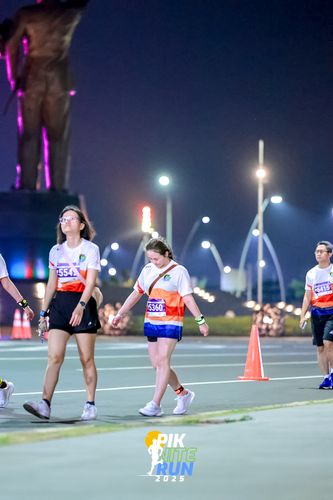 Race photo from PIK NITE RUN 2025