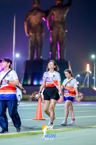 Race photo from PIK NITE RUN 2025