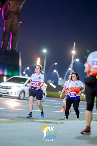Race photo from PIK NITE RUN 2025
