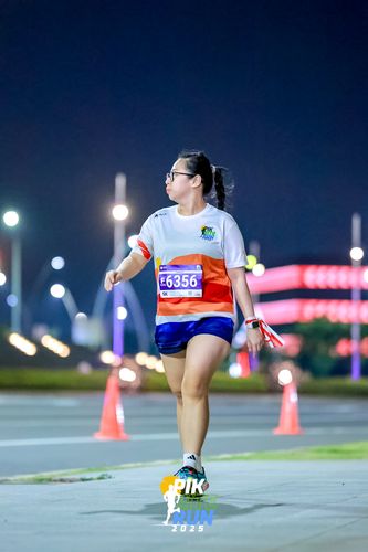 Race photo from PIK NITE RUN 2025