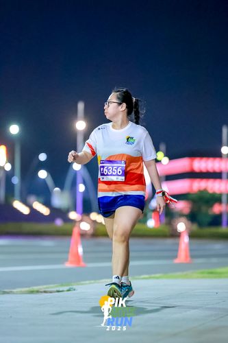 Race photo from PIK NITE RUN 2025