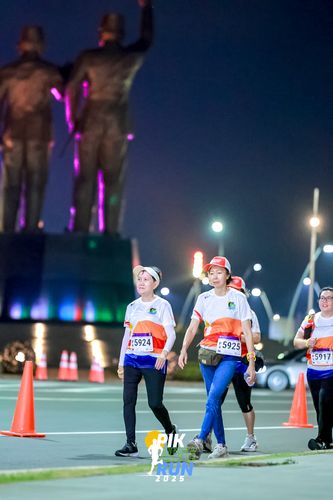 Race photo from PIK NITE RUN 2025