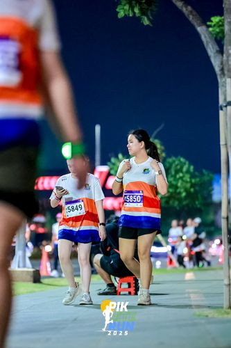 Race photo from PIK NITE RUN 2025